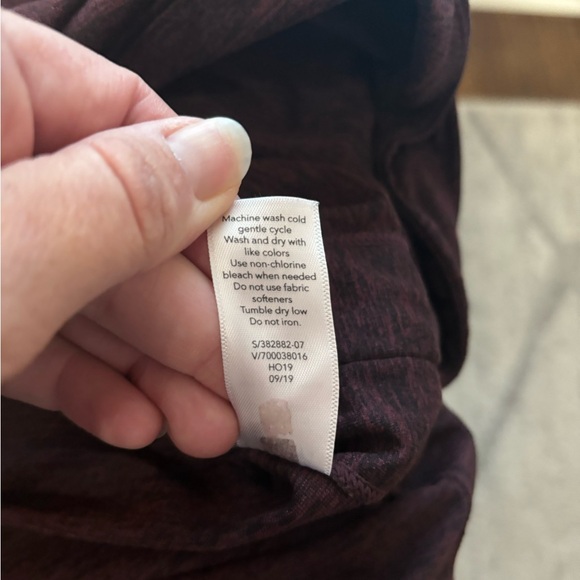 Athleta Pullover Hoodie Burgundy Womens Small Thumb Holes No Drawstring Athletic - Picture 10 of 14